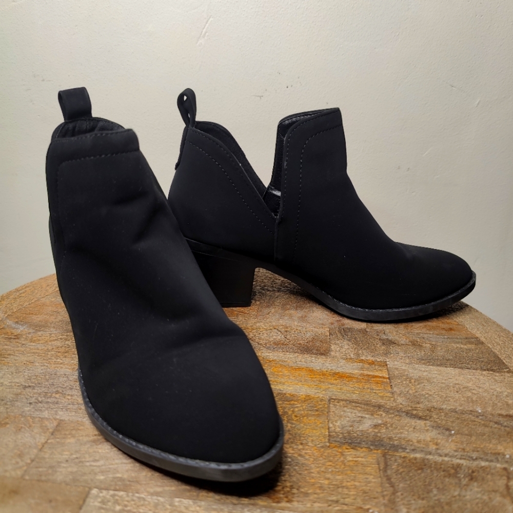 Top Moda Chelsea style bootie with 1 in heel size US Womens 5.5